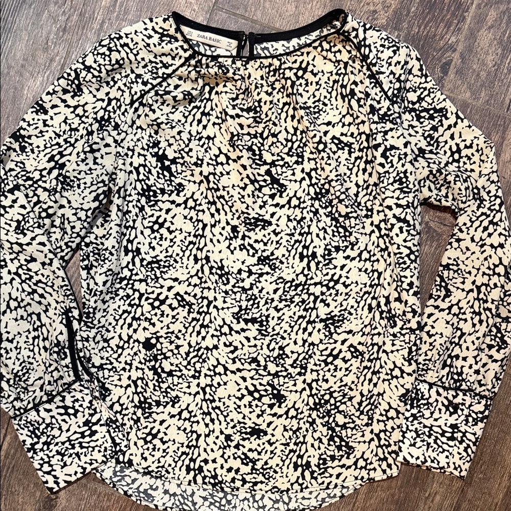 Zara Women's Black and White Patterned Blouse